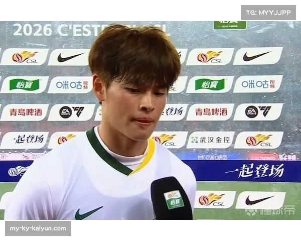 邓捷夫左路攻防表现稳健 十八岁小将跑动数据登顶榜单